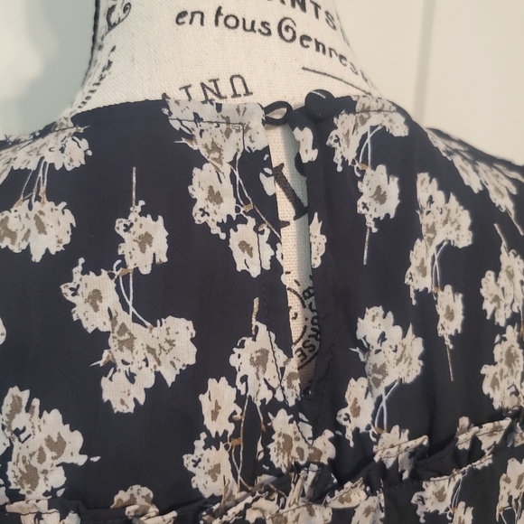 Gorgeous Floral Tiered Maxi Dress-NWT - Picture 3 of 10